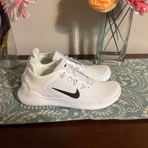 NWOT Nike Free RN 2018 Women's Running Shoes size 7